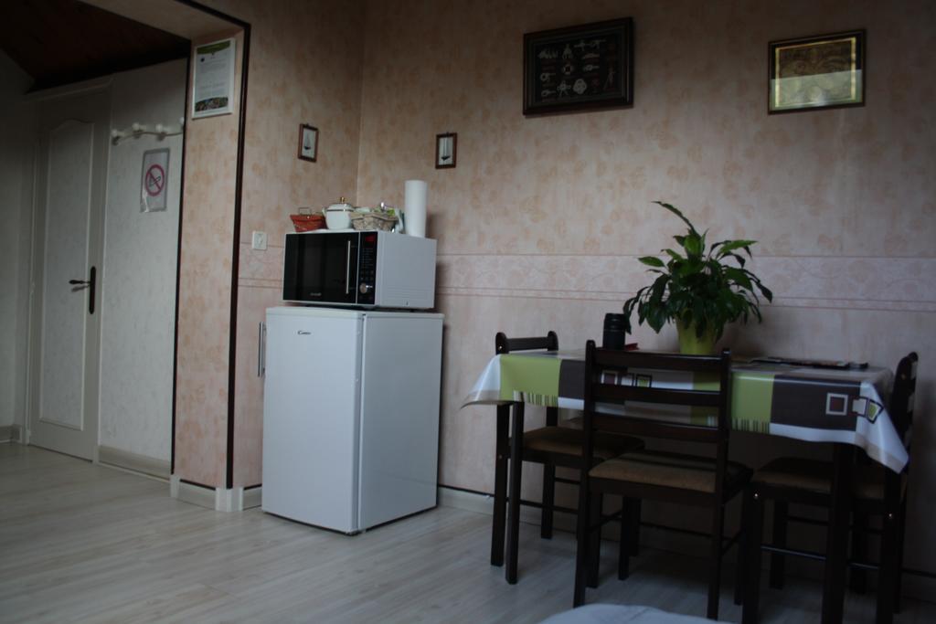 Chaptelat Chambre D'Hotes Les Chenes חדר תמונה