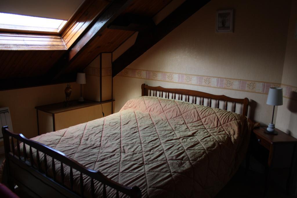 Chaptelat Chambre D'Hotes Les Chenes חדר תמונה